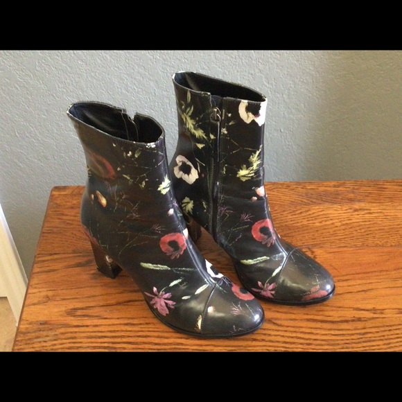 Matisse Floral Posey leather ankle boots - fun and comfy! - Picture 11 of 12